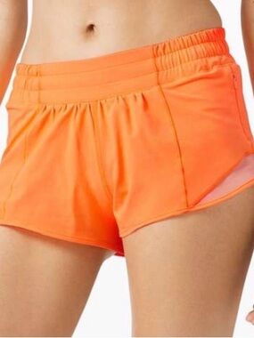 Lululemon Hotty Hot 2.5 in shorts
